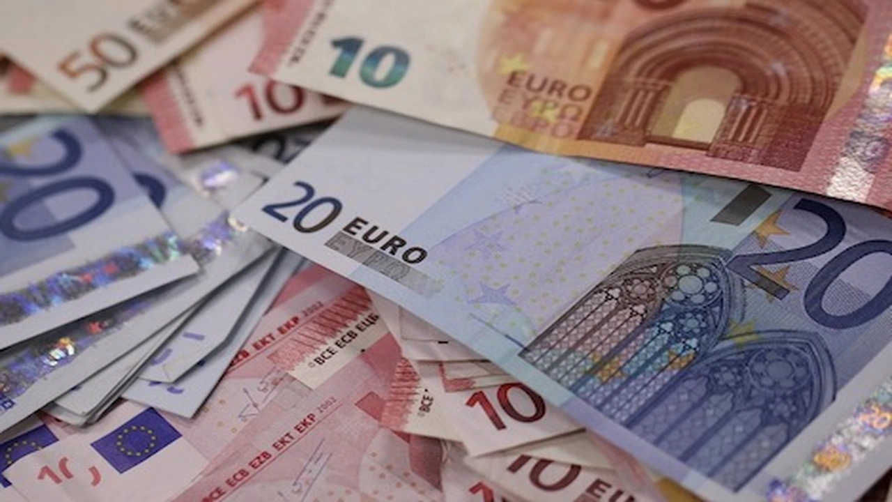 تقرير بنك المغرب يكشف تطورات سعر صرف الدرهم مقابل الدولار والعملة الأوروبية الموحدة